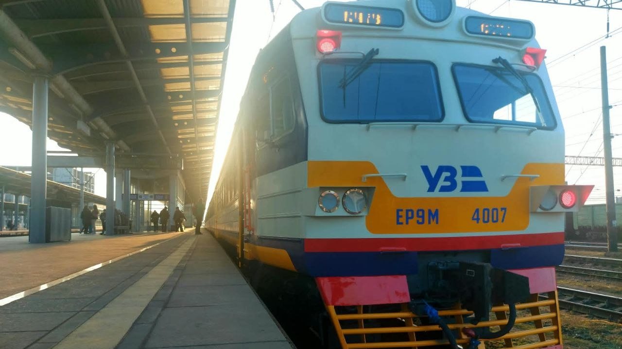 У Києві запускають 18 додаткових рейсів міської електрички між берегами