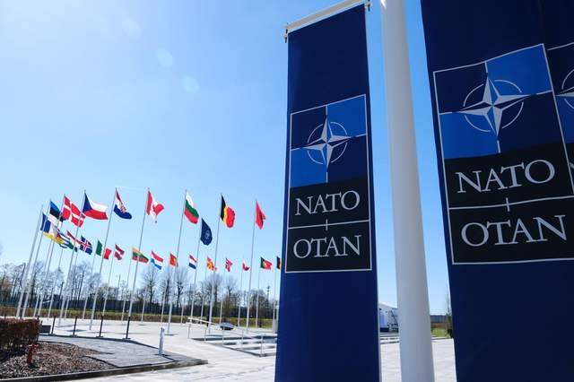 Аеропорти Польщі зупиняються через російські атаки, Фіцо попереджає про конфлікт НАТО і РФ