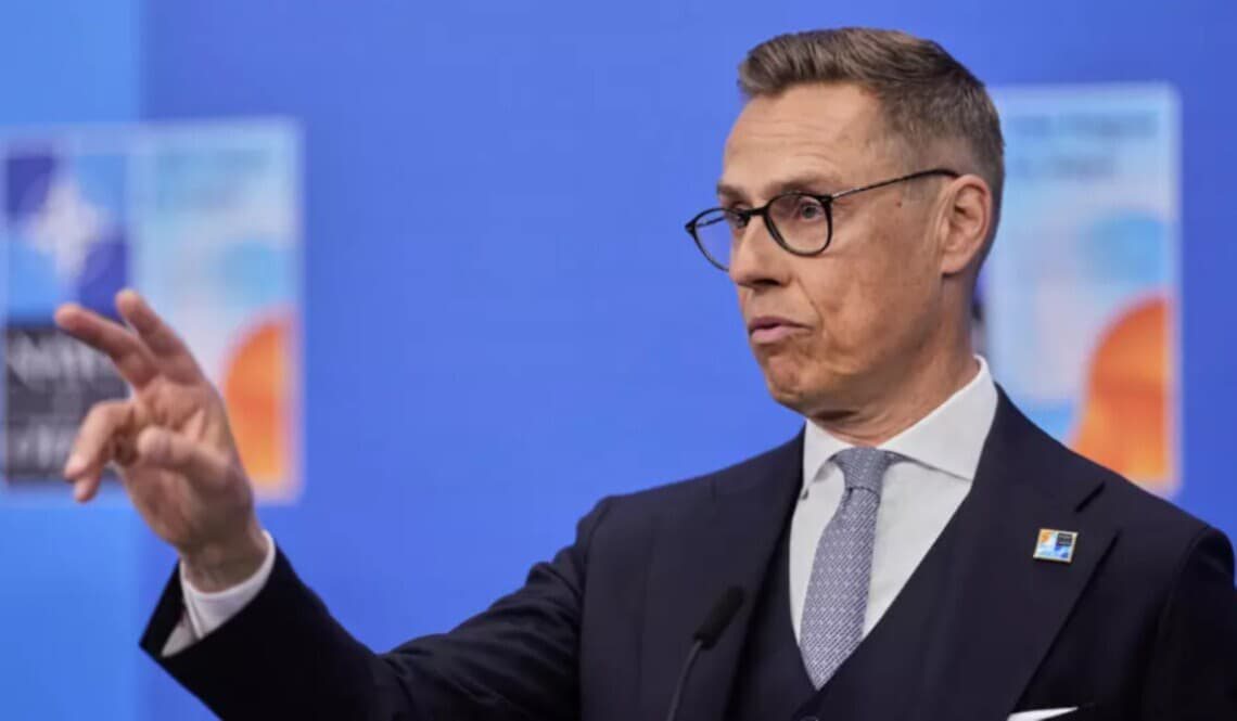 Стубб заявив, що телефонну розмову з Путіним провели у співпраці з Україною