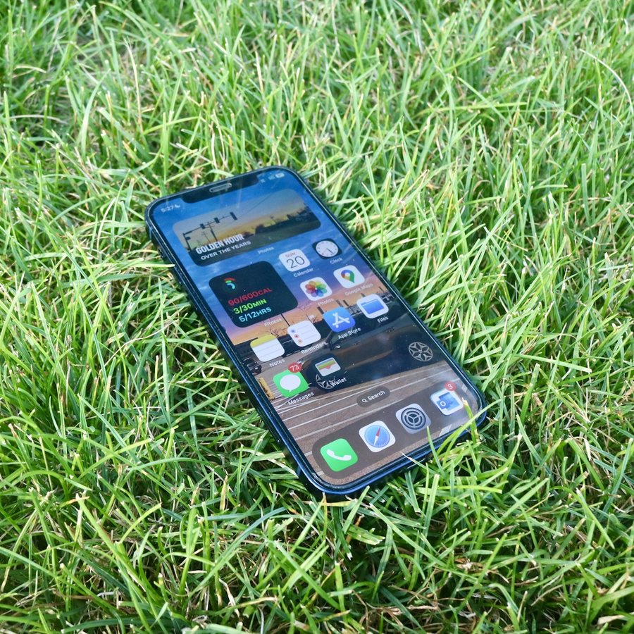 «Touch Grass» — хорор про інтернет, який навчився копіювати людей