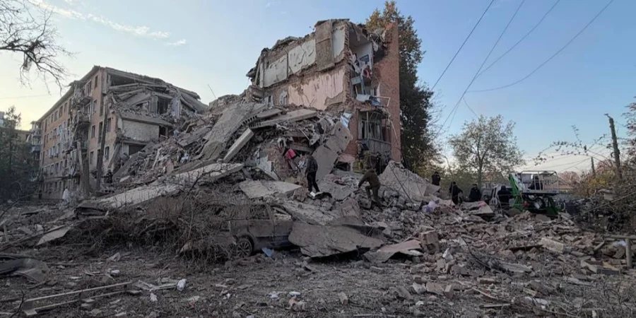 Ракетний удар по Прилуках: зруйновано під'їзд багатоповерхівки, четверо загиблих