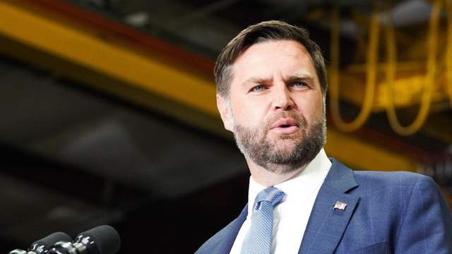 Венс назвав ціни на пальне заручниками «нікчемного диктатора» та згадав війну в Україні