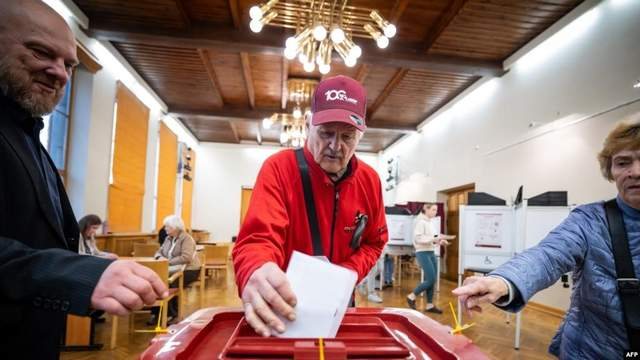 На виборах у Латвії лідирує партія прем'єра Кулберґса