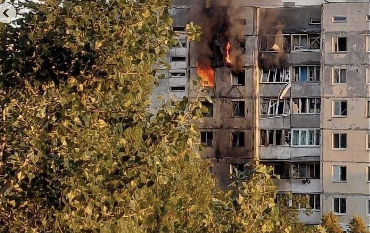 У Києві після удару безпілотника загорілася 9-поверхівка, є постраждалі