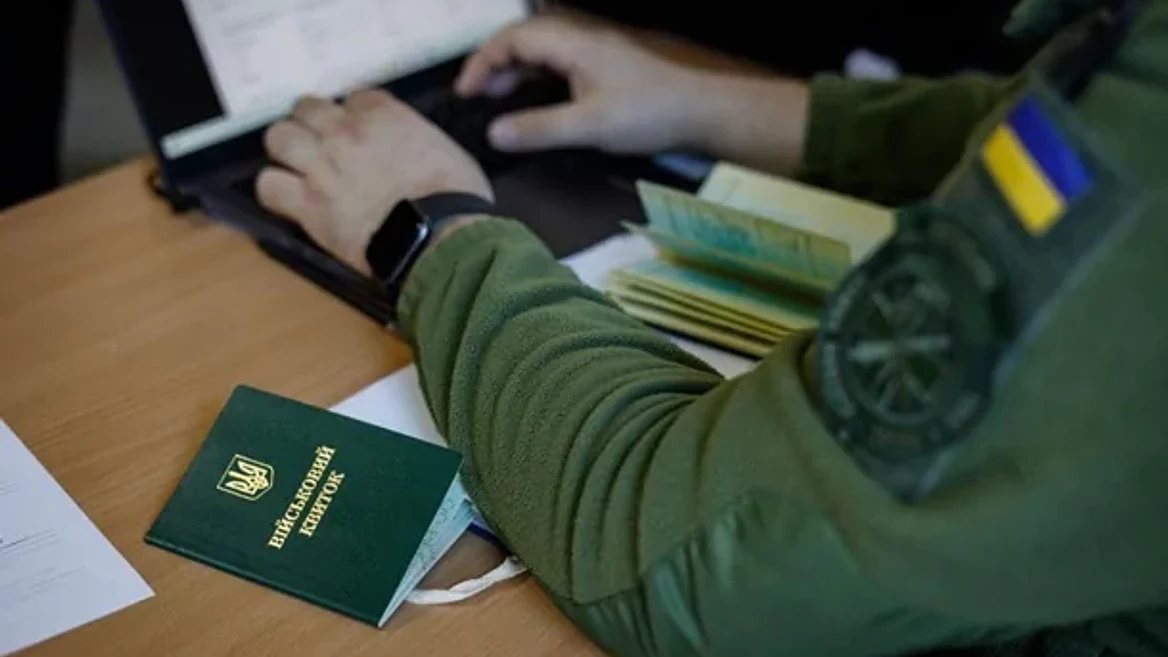 Кабмін розглядає скасування 100% бронювання працівників критично важливих підприємств