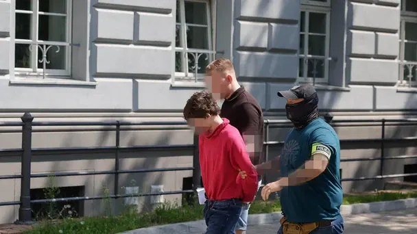 У Польщі 18-річному українцю загрожує довічне ув’язнення за напад із ножем на жінку