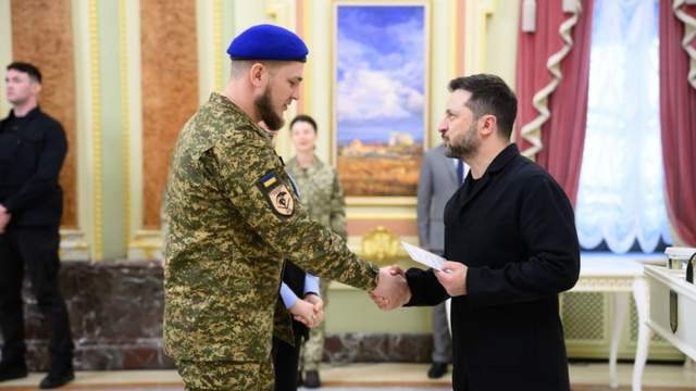 Зеленський вручив 20 сертифікатів на квартири Героям України та родинам загиблих