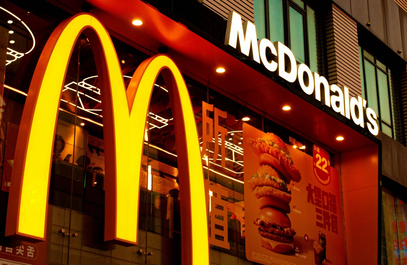 Що насправді відбувається з охороною в McDonald’s Італії