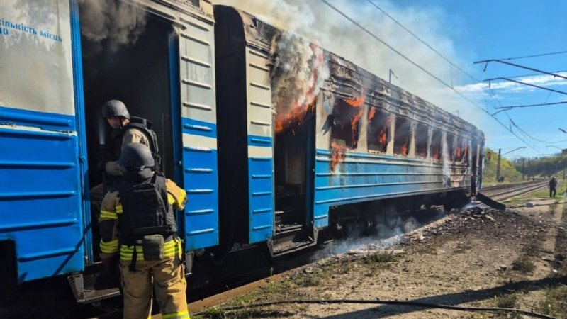 Росія вдарила дроном по залізниці на Вінниччині, спалахнула пожежа