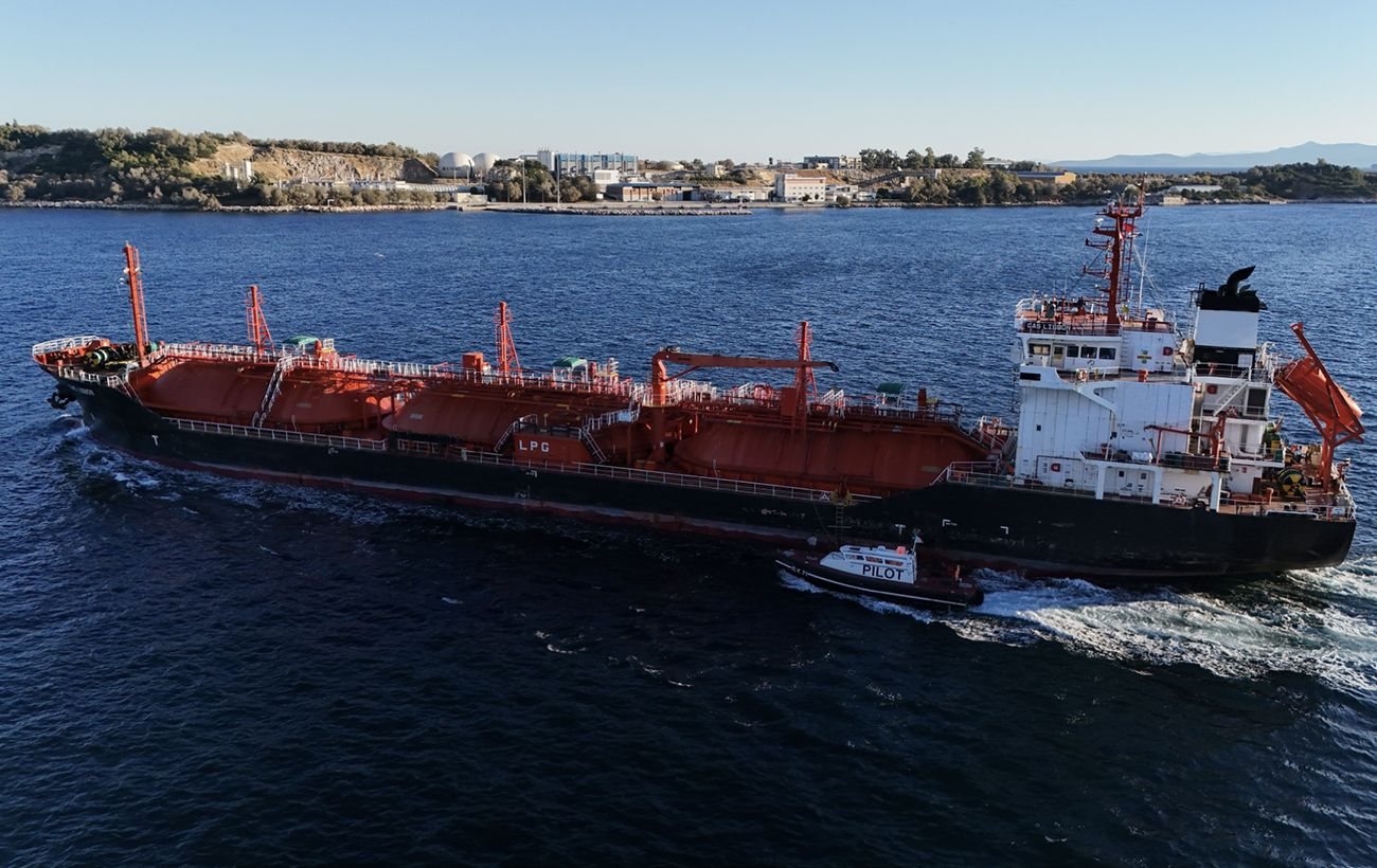 Біля узбережжя Румунії атаковано газовий танкер, що прямував до України