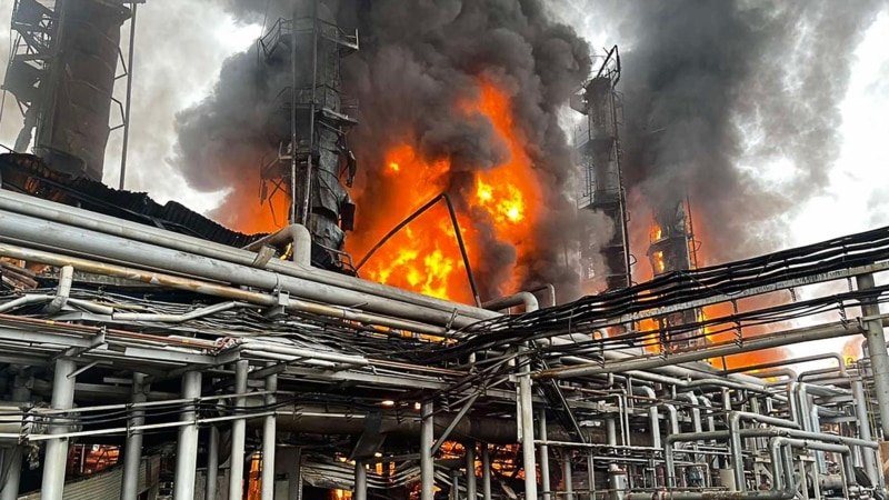 Дрони вперше атакували Новий Уренгой: пожежа спалахнула за 2800 км від України